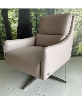 Fotel obrotowy Gloria C065 różowo-beżowa skóra Natuzzi Editions